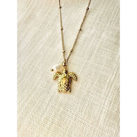 Sea turtle and pearl bohemian beach necklace - Picture 2 of 2